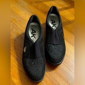 Anne Klein platform elegant shoe